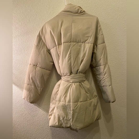 Gap oversized puffer coat (Women’s) - Picture 2 of 2
